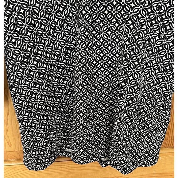 LL Bean Womens Peplum Tunic Blouse Shirt Sz L Black White Deep V Neck Pullover - Picture 4 of 6